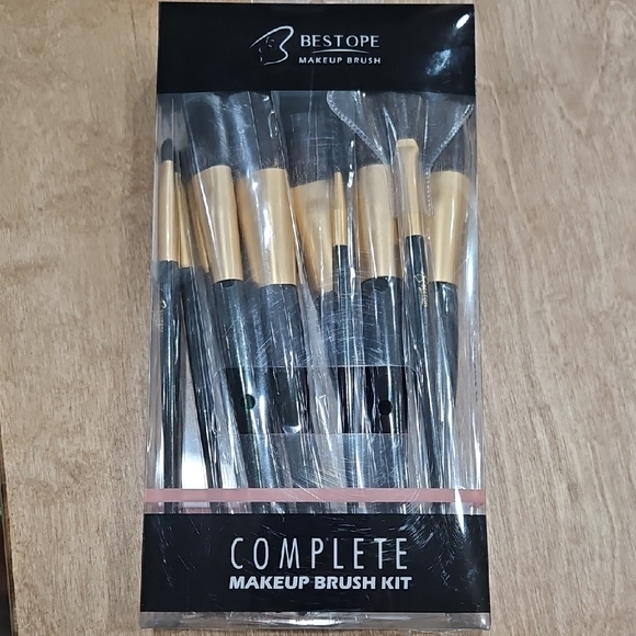 Makeup Brushes - Picture 1 of 2